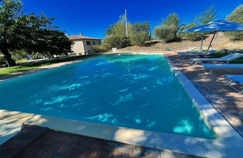 Todi Villa | Sleeps 10, Todi By The Pool, 4 kms to Todi central - a beautiful walk !