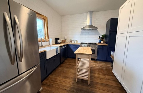 Bay City House | Sleeps 8 Near Riverwalk