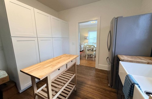 Bay City House | Sleeps 8 Near Riverwalk