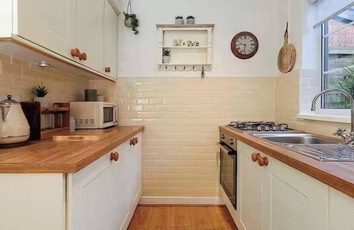 Solihull House | Solihull Cottage, Close to NEC, BHX, JLR