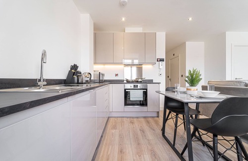 Barnt Green Apartment | Solihull Studio | Parking WiFi NEC BHX