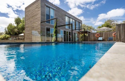 Somers House | Somers beach house, walk across the road to the beach, huge pool, general store