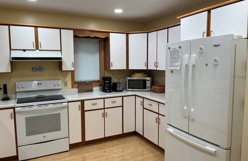 Traverse City House | South Lake Leelanau lakefront home, Kayaks/Bikes provided, Clean Sandy bottom