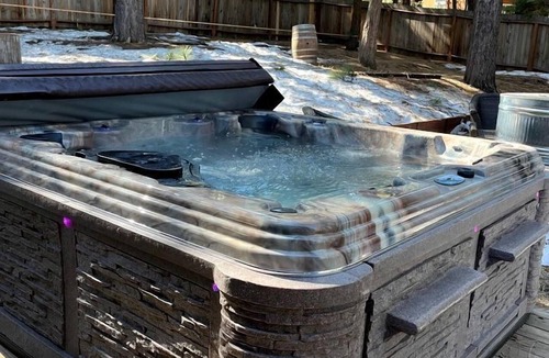 Country Club Estates Cabin | South Lake Tahoe Cabin Near Sierra at Tahoe with Hot Tub and Backyard Games