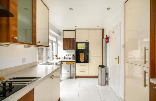 Edgbaston Apartment | Spacious 2 BDR Home with Parking Near City Centre