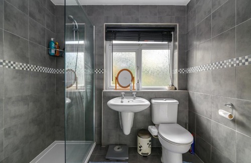 Edgbaston Apartment | Spacious 2 BDR Home with Parking Near City Centre