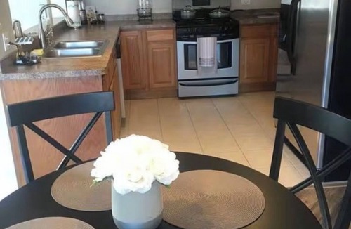 Chicago Ridge Apartment | Spacious 2-bedroom apartment in perfect Chicago Ridge with Central AC & Heat
