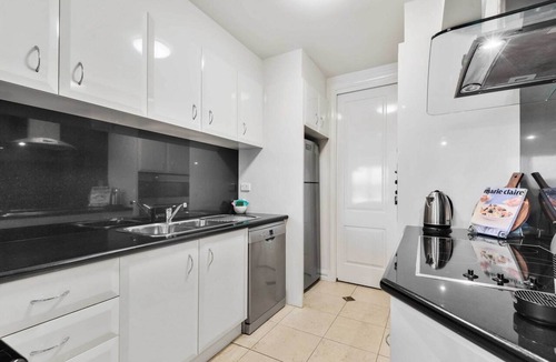 East Melbourne Apartment | Spacious 3-Bed Apartment by the MCG