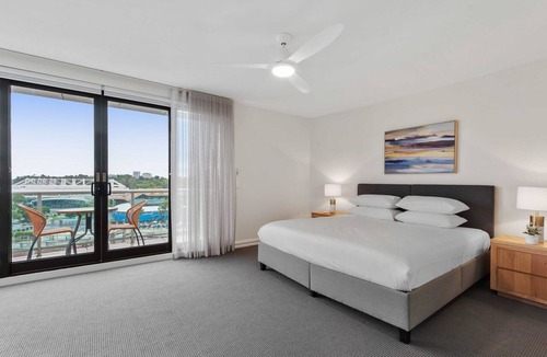 East Melbourne Apartment | Spacious 3-Bed Apartment by the MCG