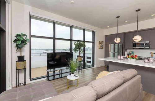 Inglewood Apartment | Spacious 3BR Apt with Pool & Rooftop Deck