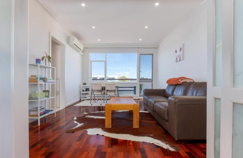 Balaclava Apartment | Spacious 3BR Near St Kilda - Free Parking