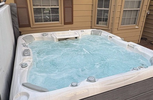 Reynolds Corners House | Spacious 3BR w/Hot Tub + FirePit