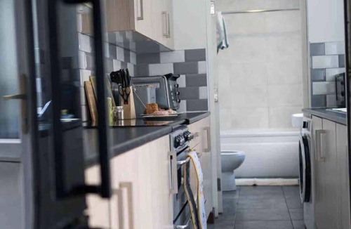 Birmingham House | Spacious 4 Bedroom House close to Birmingham City Center
