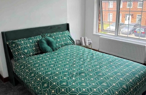 Birmingham House | Spacious 4 Bedroom House close to Birmingham City Center