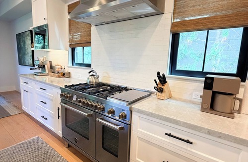 Manhattan Heights House | Spacious 5-bedroom house in beautiful Manhattan Beach with AC and great yards