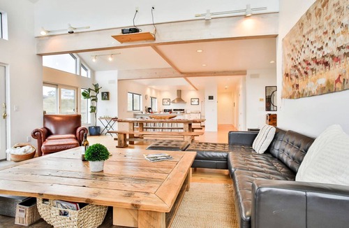 Dillon Beach House | Spacious Beach House with Hot Tub Ideal for Glamping in Northern California