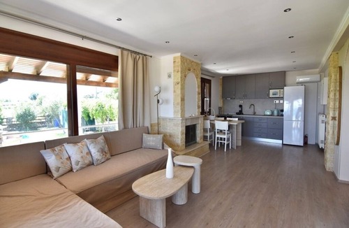 Ormos Panagias Villa | Spacious beachfront retreat with large garden in Ormos Panagias