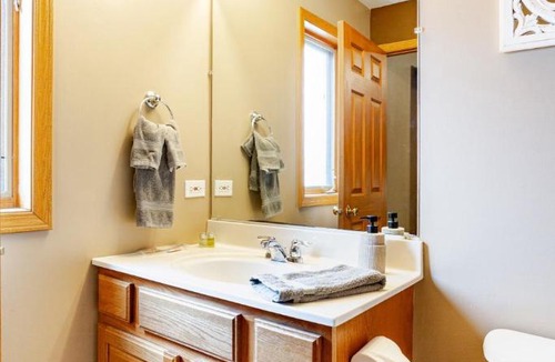 Chicago Ridge Apartment | Spacious Condo
