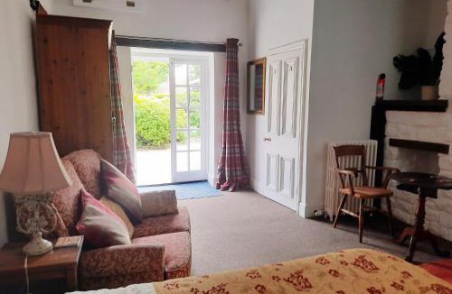 Wickwar Apartment | Spacious double, Shower en-suite, Desk & Patio