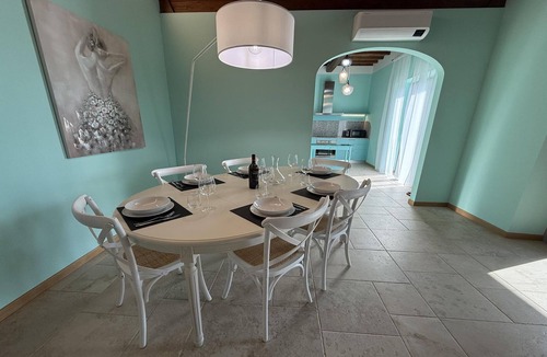 Poppi House | Spacious Holiday Home with shared pool in Poppi