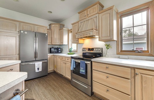 Traverse City Cottage | Spacious Lake Leelanau Cottage w/Fire Pit!