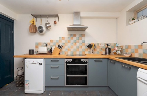 Bath House | Spacious one bed house with parking - Pass the Keys