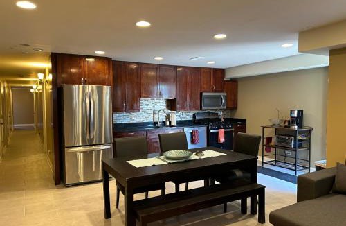 Chicago Apartment | Spacious, one-level condo adjacent to Jackson Park