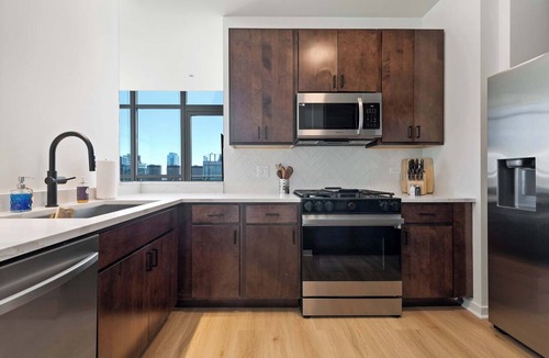 Downtown Chicago Apartment | Spacious Penthouse Trio + Skyline Views for Groups