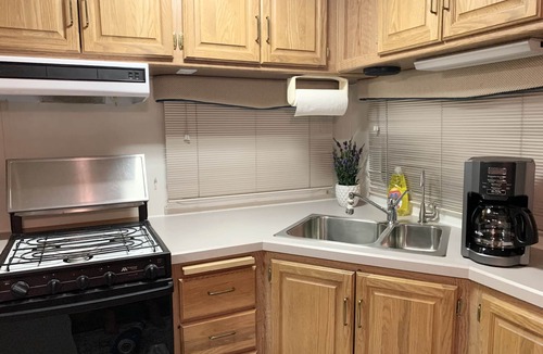 Quartz Hill House | Spacious, Private, and Affordable RV