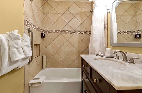 Corte Madera Hotel | Spacious Suite | Courtyard | Outdoor Pool | Free Parking | BBQ Area