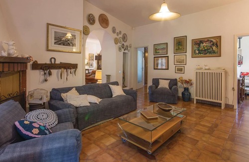 Borgo San Lorenzo House | Spacious vacation home, once an ancient rectory, in a quiet position on the hills that delimit the M