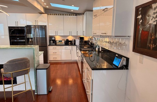Corte Madera House | Spacious waterfront 5-bedroom house in lovely Corte Madera with patio and pool