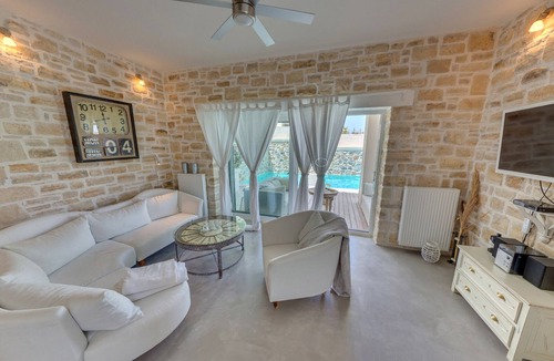 Pitsidia Villa | Special, in a quiet location, swimming pool, Jacuzzi, W-LAN, mountain panorama, near the SEA