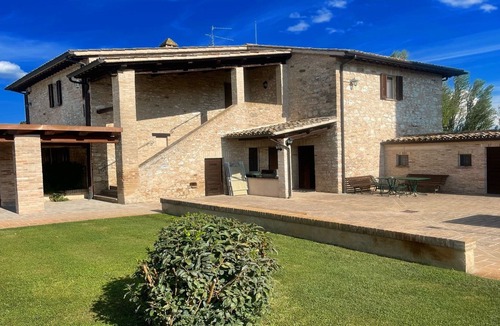 Limiti Villa | Spello By The Pool - Sleeps 11 - Large pool and amenities in Italy - air con !
