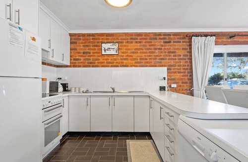 Jindabyne Apartment | Sponars Onshore - 2BR Apartment l Pet-Friendly l WiFi l Air-Con l Fenced Backyard