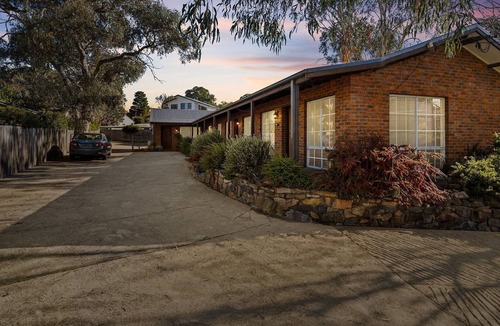 Jindabyne Apartment | Sponars Onshore - 2BR Apartment l Pet-Friendly l WiFi l Air-Con l Fenced Backyard