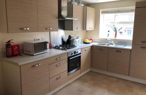 Dudley Apartment | Spring House - Staycation - Perfect for Contractors & Families - 2 Parking Spaces
