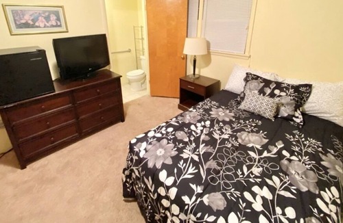 Battle Creek Boat Rental | Spring Lake Cottage Private Rm #2