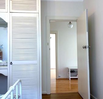 Springvale House | Springvale Hub - Beautiful & spacious queen bed room