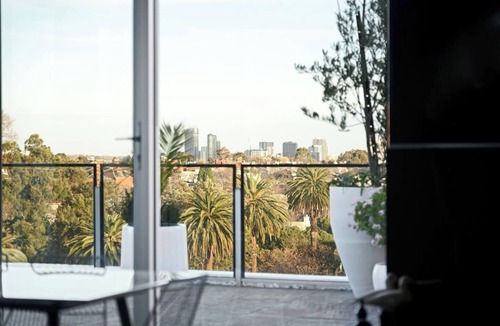 East Melbourne Apartment | Stellar| Lux Living, Pool & Gym
