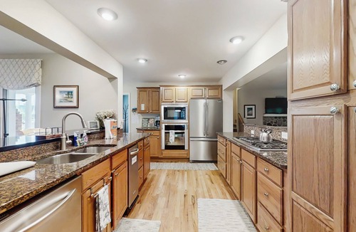 Beulah House | Steps to Crystal Lake! Group Getaway w/Hot Tub