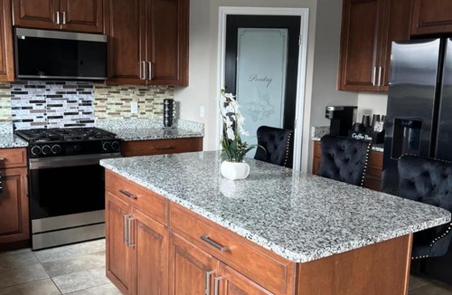 Sterling Heights Villa | Sterling Heights Retreat !