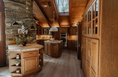 Mariposa Villa | Stone House I Thoughtful Nature Stay Near Yosemite