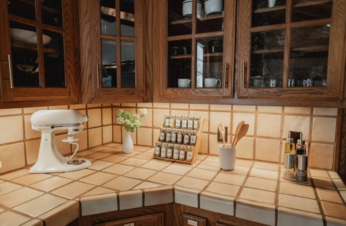 Mariposa Villa | Stone House I Thoughtful Nature Stay Near Yosemite