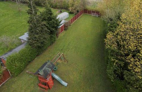 Wixford House | Stratford-upon-Avon 4BR Family Mansion on 1 acre with Swim Spa, Gym & BBQ!