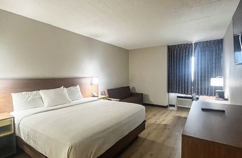 Fremont Hotel | Studio 6 Suites Fremont, OH