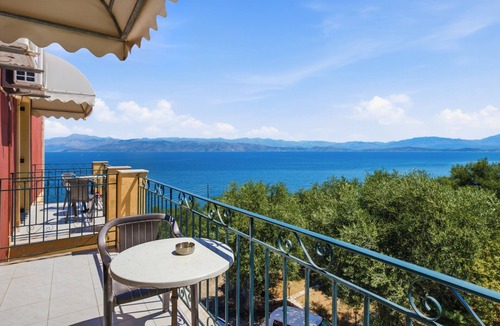 Apraos Apartment | Studio Apartment 'Apraos Bay Hotel 19' with Sea View, Wi-Fi and Air Conditioning