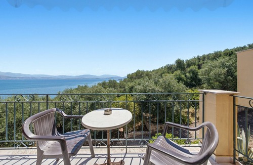 Apraos Apartment | Studio Apartment 'Apraos Bay Hotel Room 2' with Sea View, Wi-Fi, and Air Conditioning