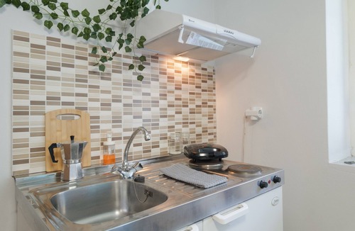 Agios Nikitas Apartment | Studio Apartment 'Kerkis Standard' with Mountain View, Wi-Fi and Air Conditioning