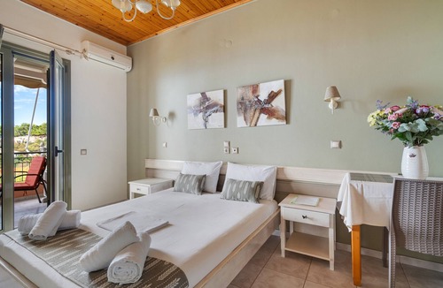 Kalamitsi Apartment | Studio Apartment 'Nontas Homes 32' with Sea View, Wi-Fi and Air Conditioning